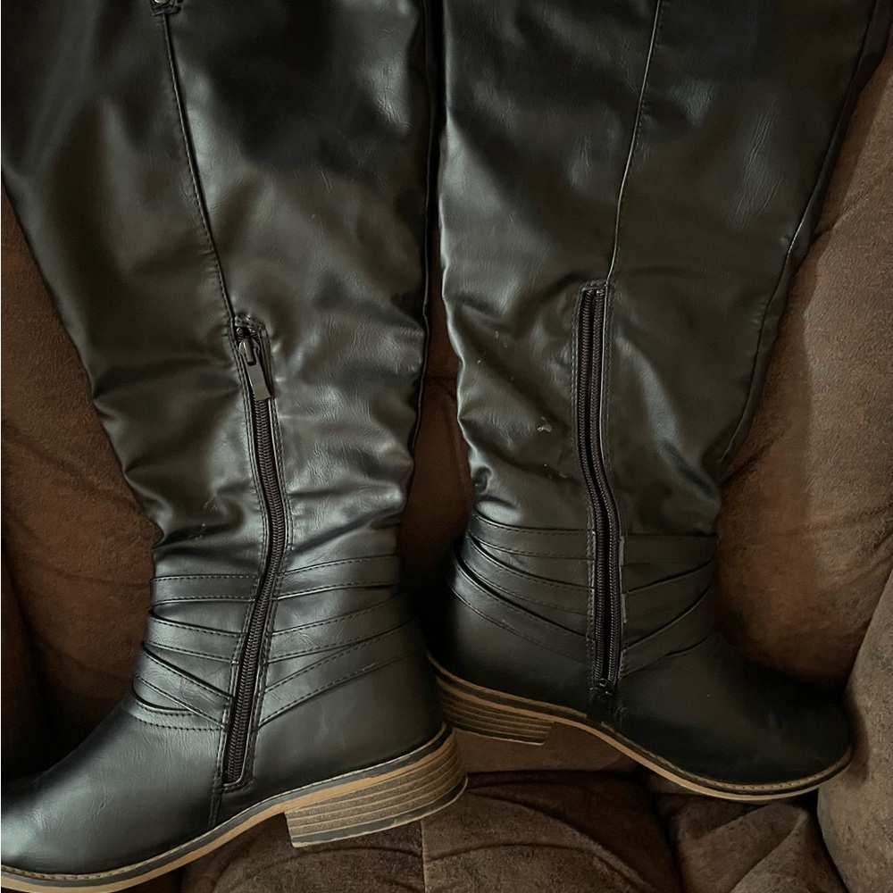 Boots - Picture 6 of 7